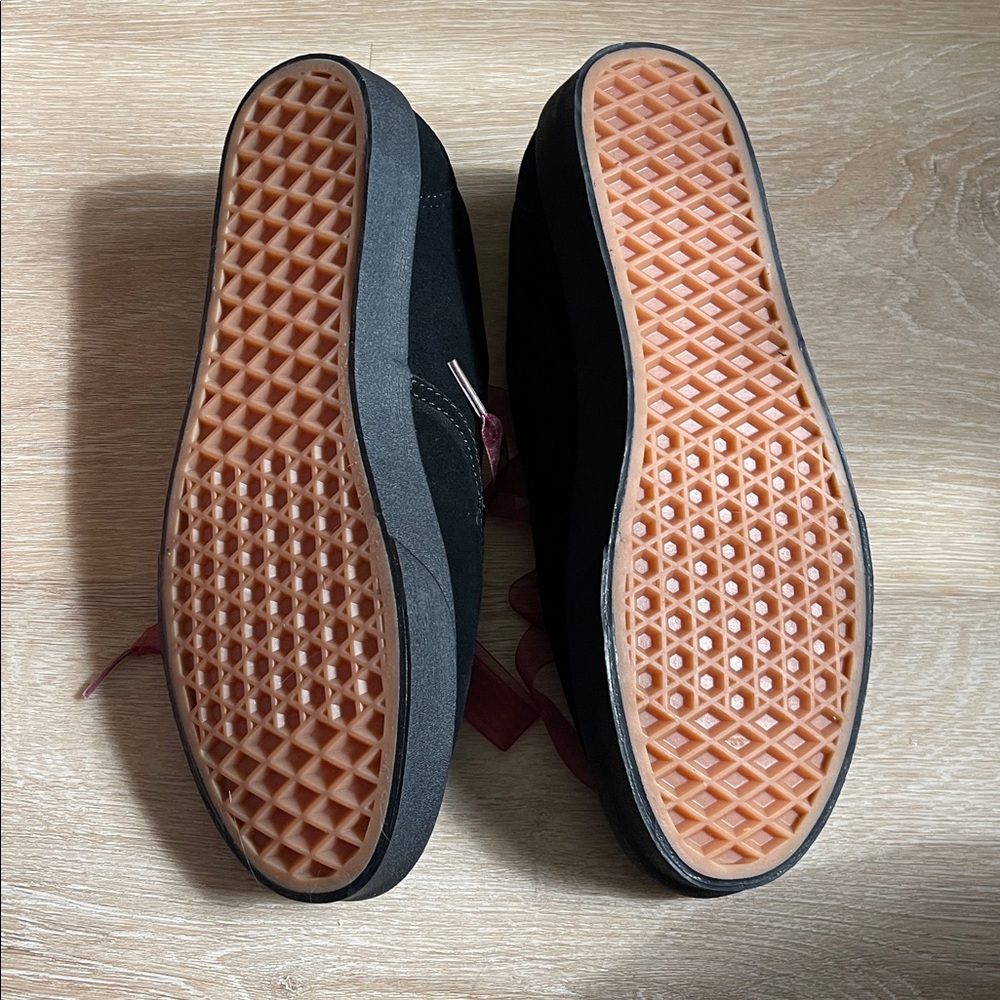 New with box Vans suede authentic lowpro - Picture 7 of 9
